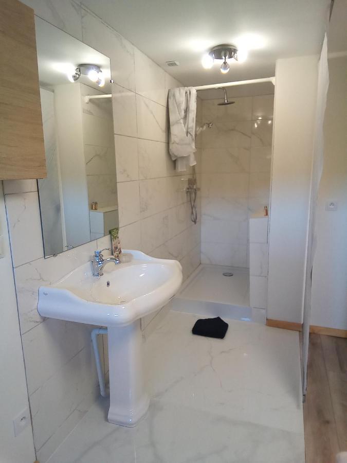 Logement De Charme Coinches Exterior foto
