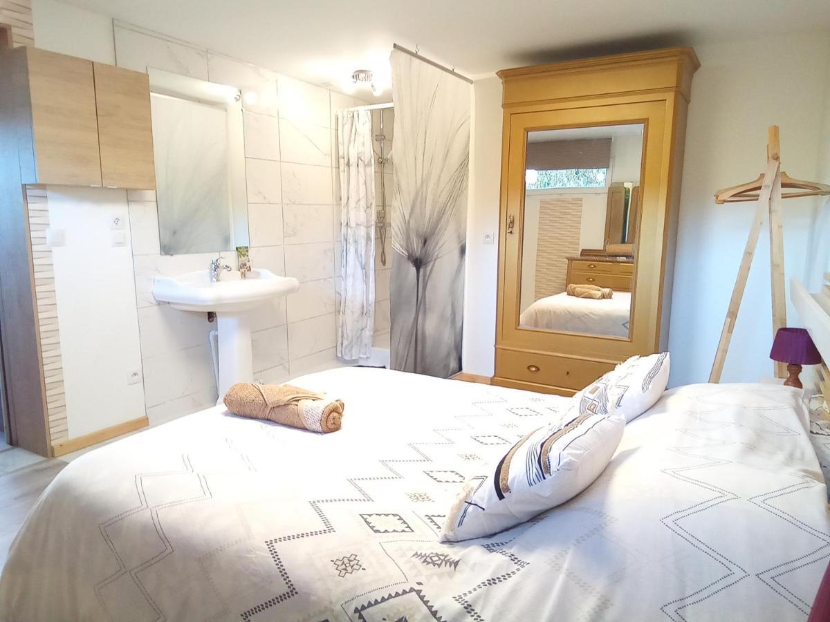 Logement De Charme Coinches Exterior foto